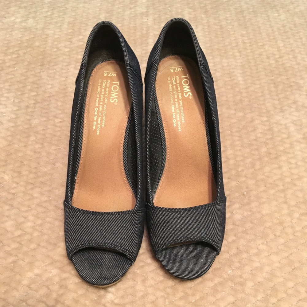 Toms W Stella Wedge (black denim) wedge Size 7.5